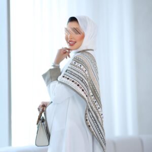 توب أبيض عصري وأنيق